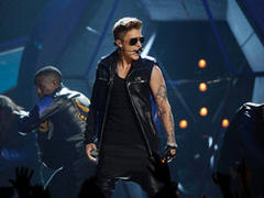 bieber, obama campaigns headline webby winners